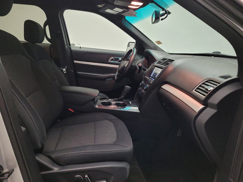 Used 2016 Ford Explorer XLT w/ Equipment Group 201A FWD image 21