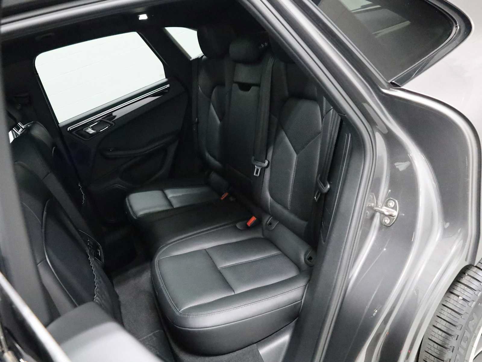 Used 2016 Porsche Macan S AWD/4WD image 36
