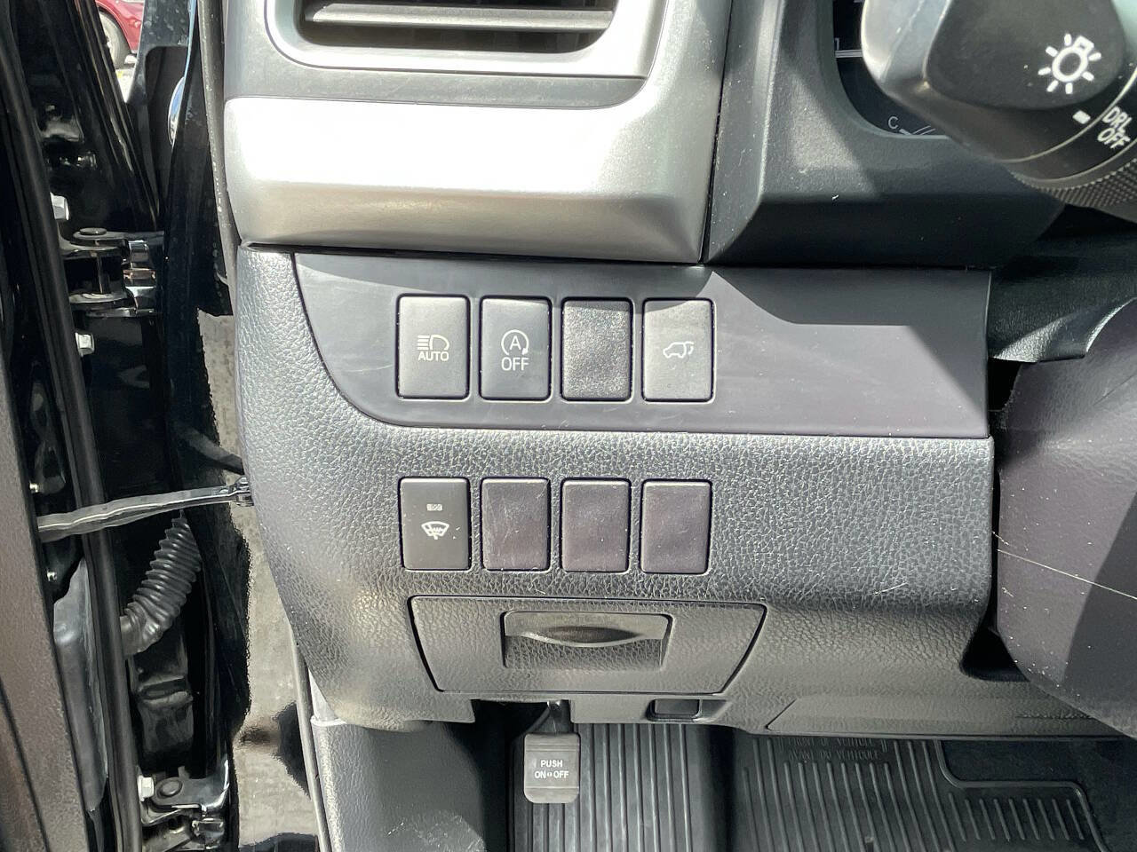 Used 2019 Toyota Highlander XLE AWD/4WD image 16