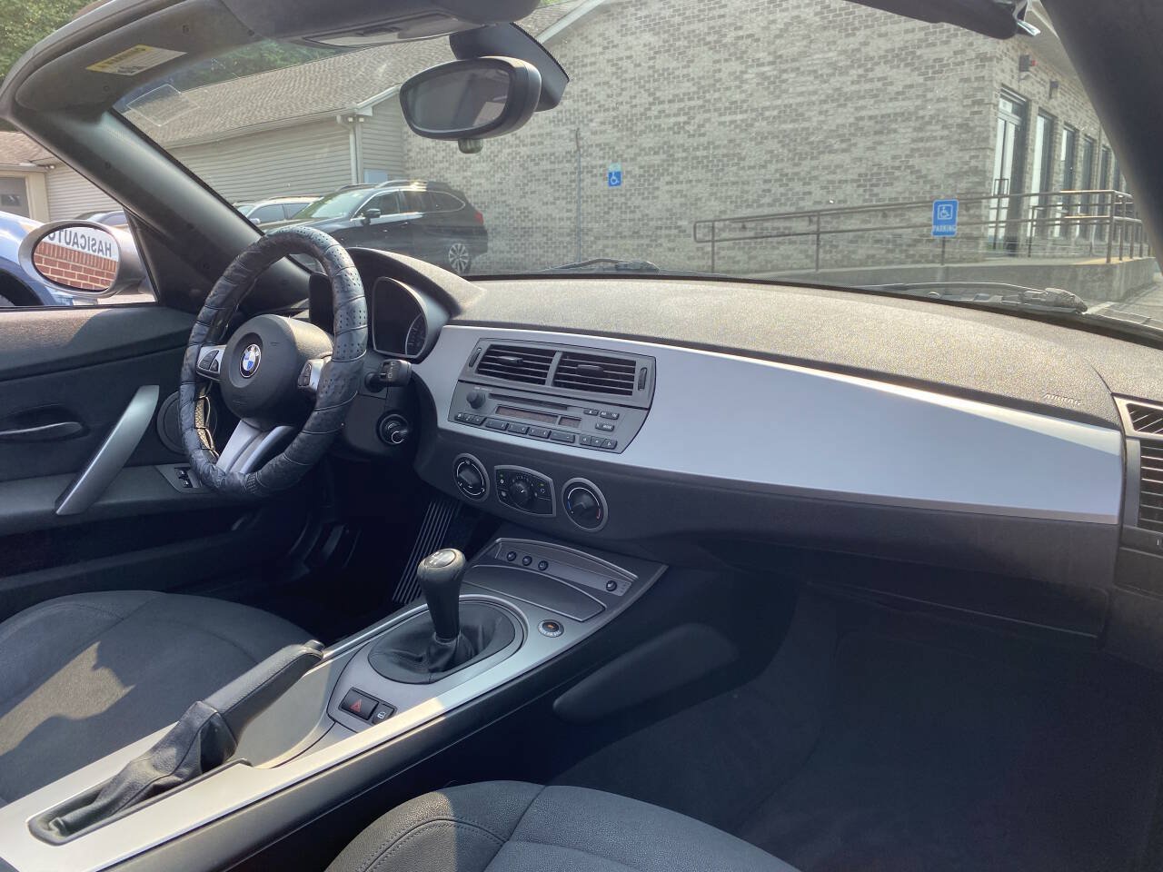 Used 2004 BMW Z4 2.5i RWD image 19