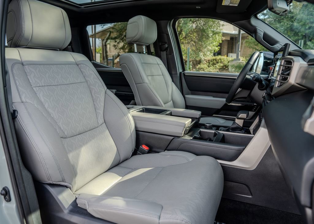 Used 2025 Toyota Tundra Limited image 29