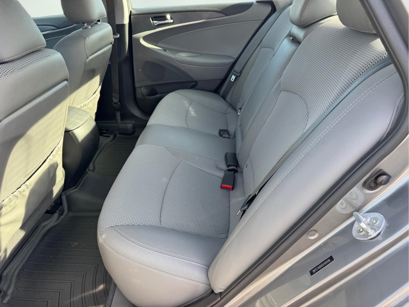 Used 2013 Hyundai Sonata SE w/ Navigation & Sunroof Pkg FWD image 10