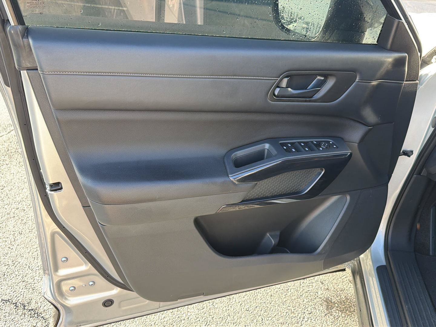 Used 2024 Nissan Pathfinder S AWD/4WD image 16