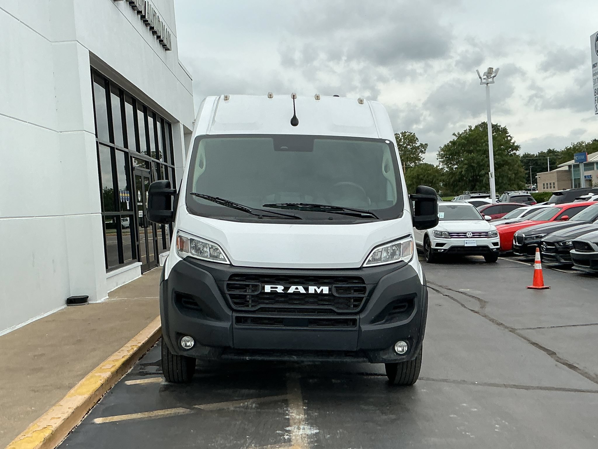 Used 2025 RAM ProMaster 2500 w/ Convenience Group FWD image 3