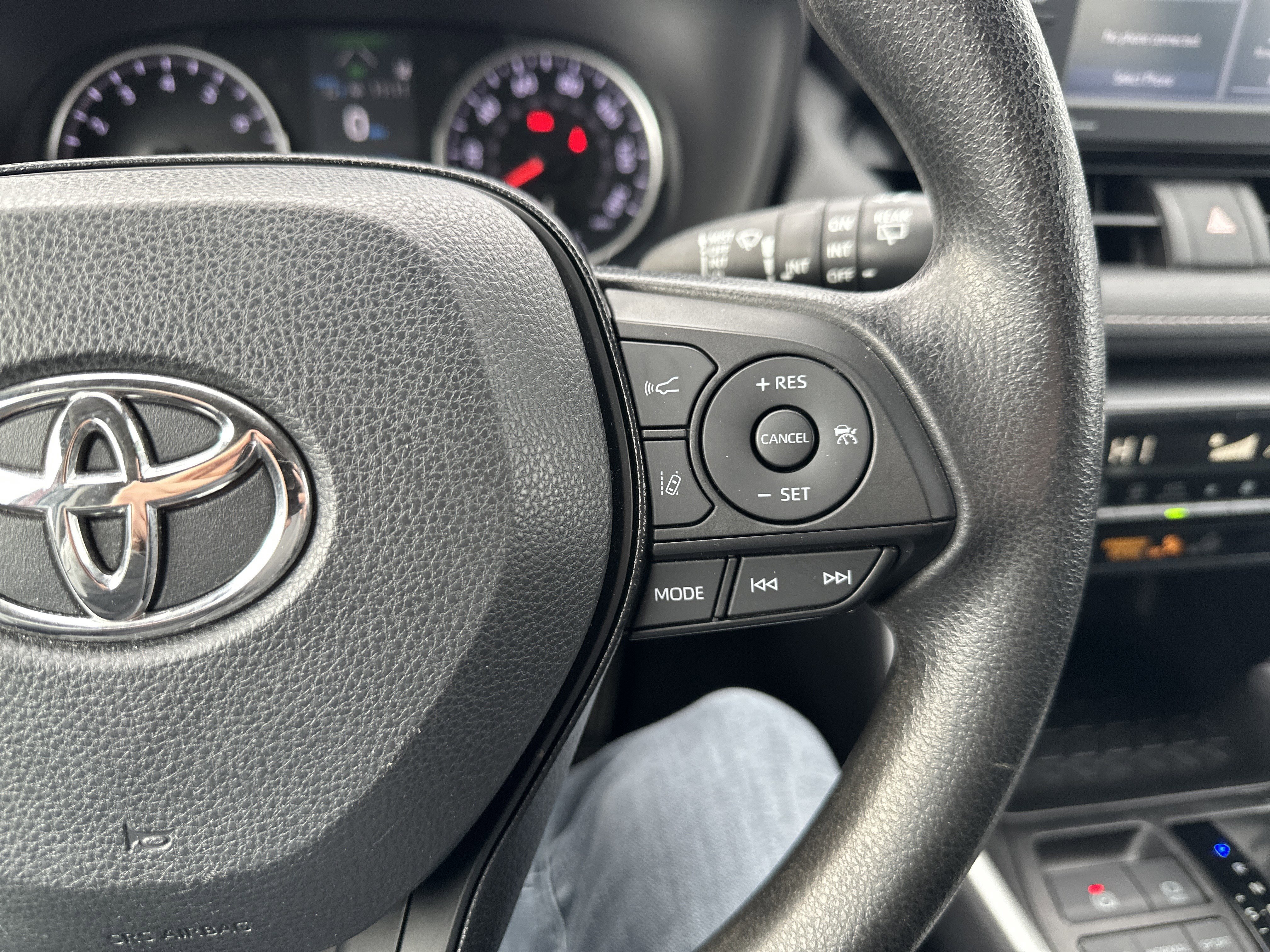 Used 2021 Toyota RAV4 XLE image 19