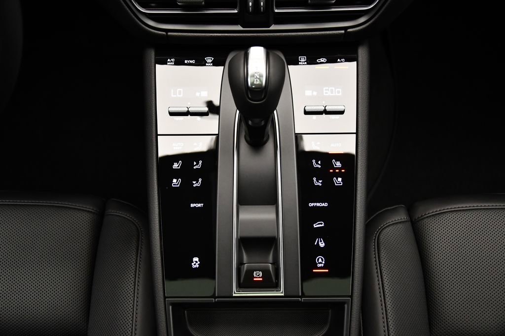 Used 2025 Porsche Macan image 29