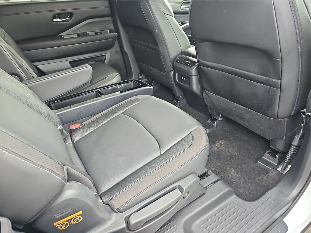 Used 2025 Nissan Pathfinder SL w/ SL Premium Package image 14