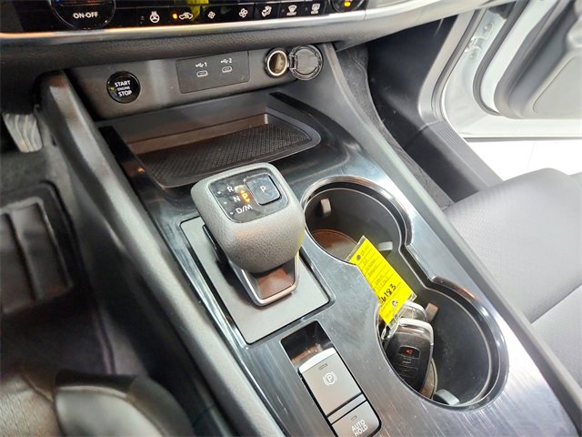 Used 2024 Nissan Rogue SV w/ SV Premium Package image 25