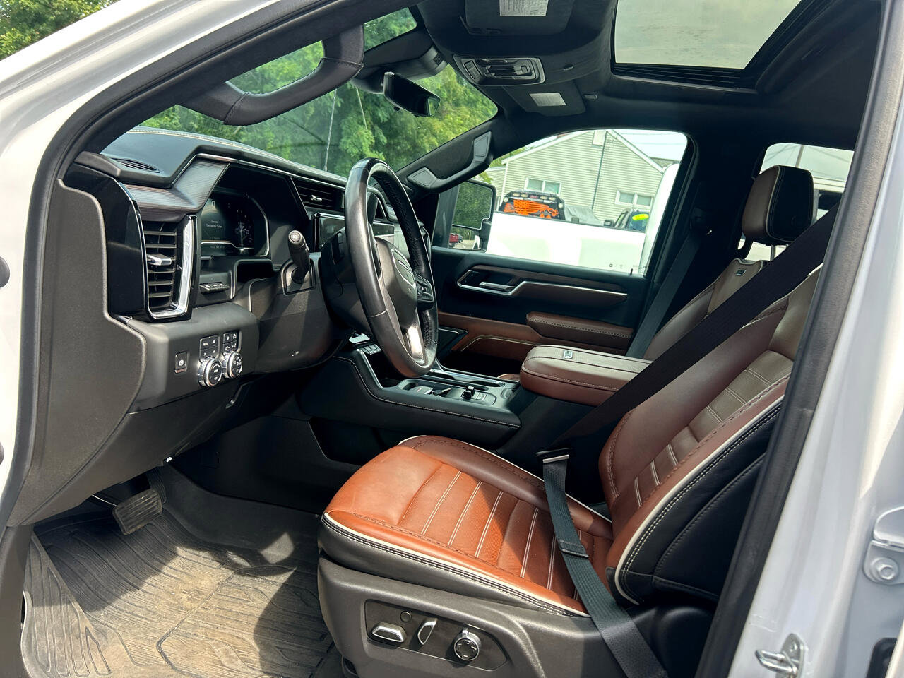 Used 2024 GMC Sierra 2500 Denali Ultimate w/ Snow Plow Prep/Camper Package image 8