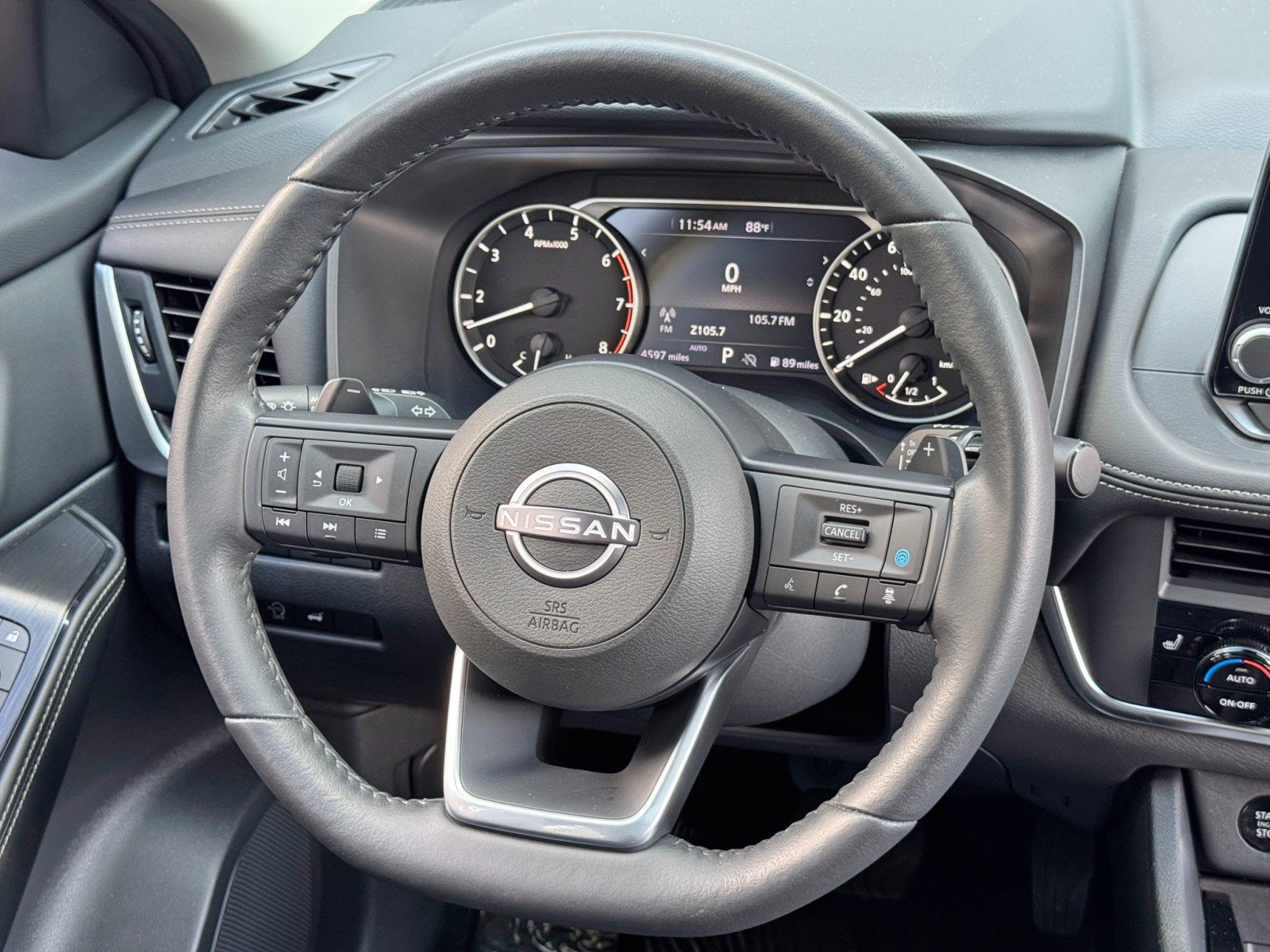 Used 2024 Nissan Rogue SV w/ SV Premium Package image 18