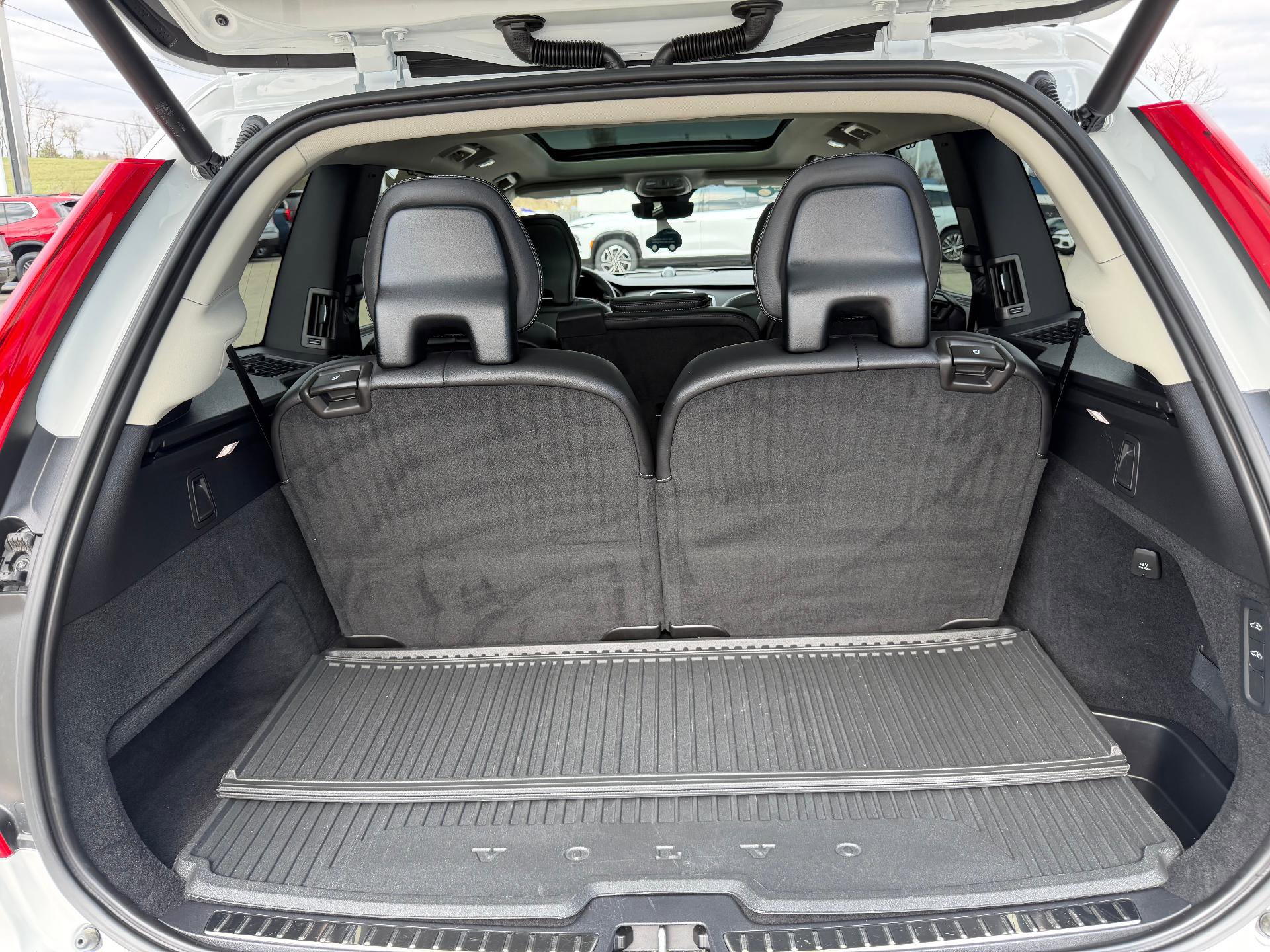Used 2023 Volvo XC90 T8 Ultimate w/ Protection Package Premier image 13