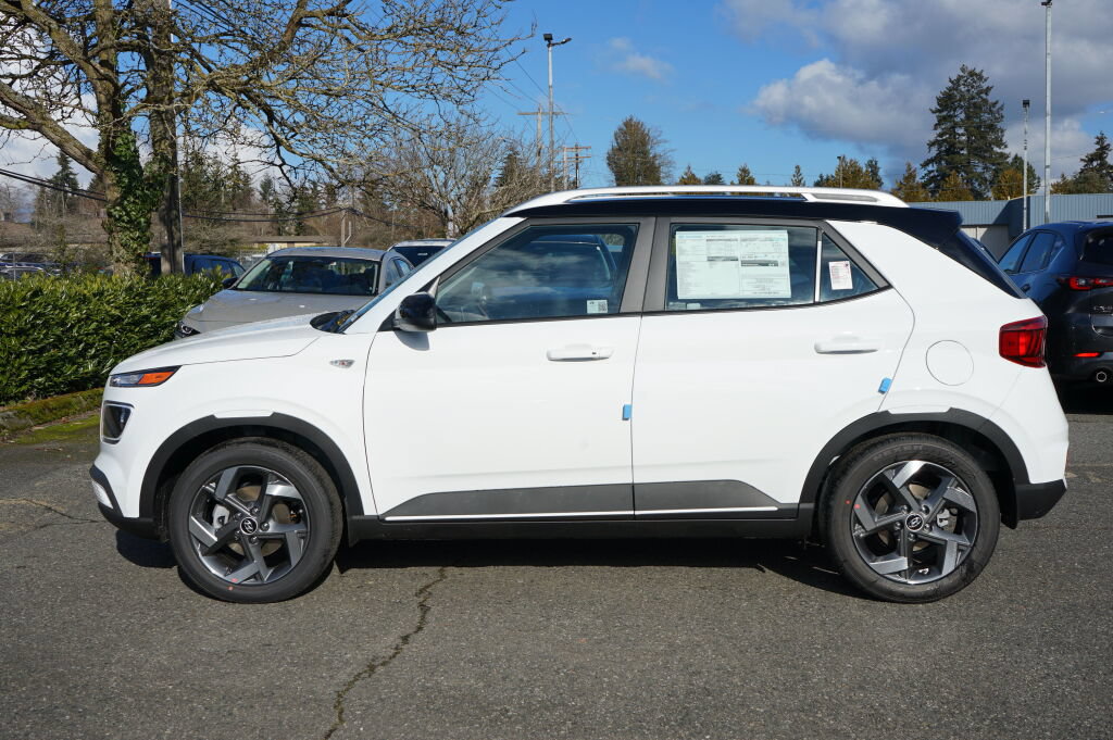 New 2025 Hyundai Venue Limited FWD image 3