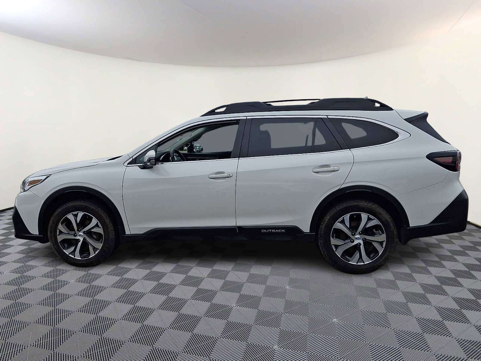 Used 2020 Subaru Outback Limited image 8