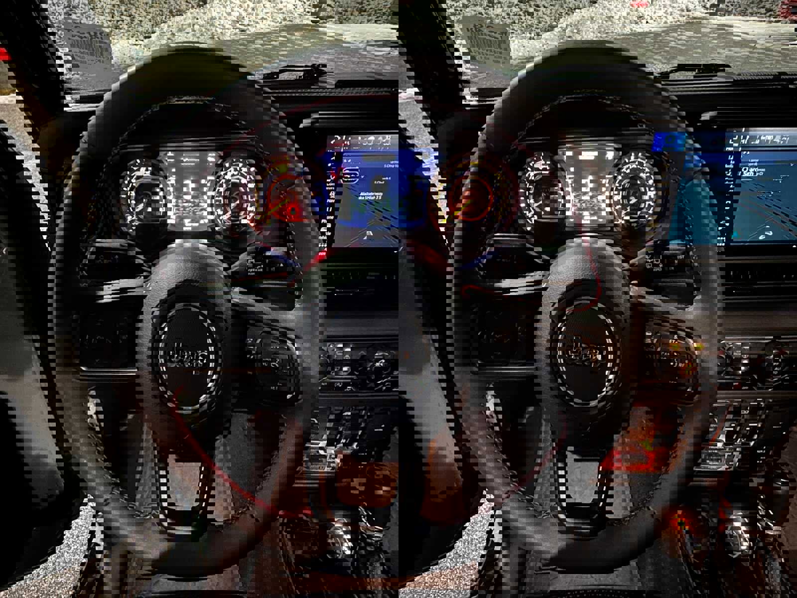 Used 2024 Jeep Wrangler Unlimited Rubicon w/ Capability Package image 24