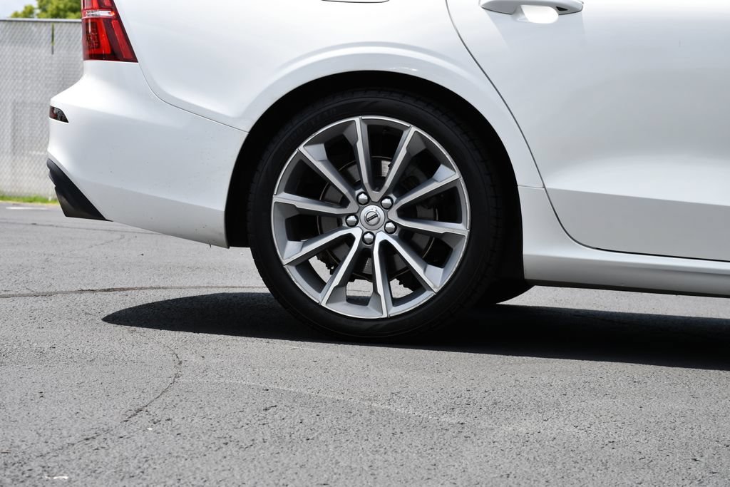 Used 2019 Volvo S60 T5 Momentum w/ Premium Package FWD image 10