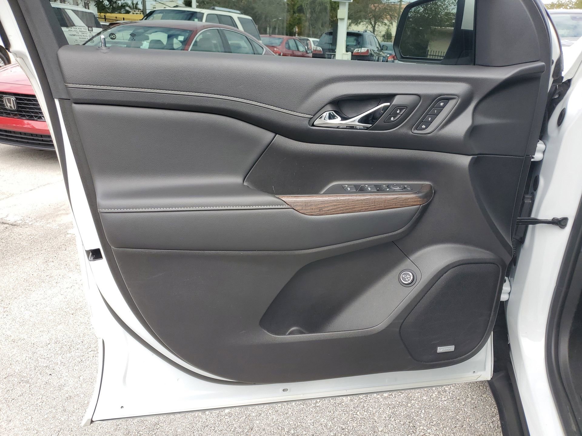 Used 2023 GMC Acadia Denali w/ Denali Technology Package image 19