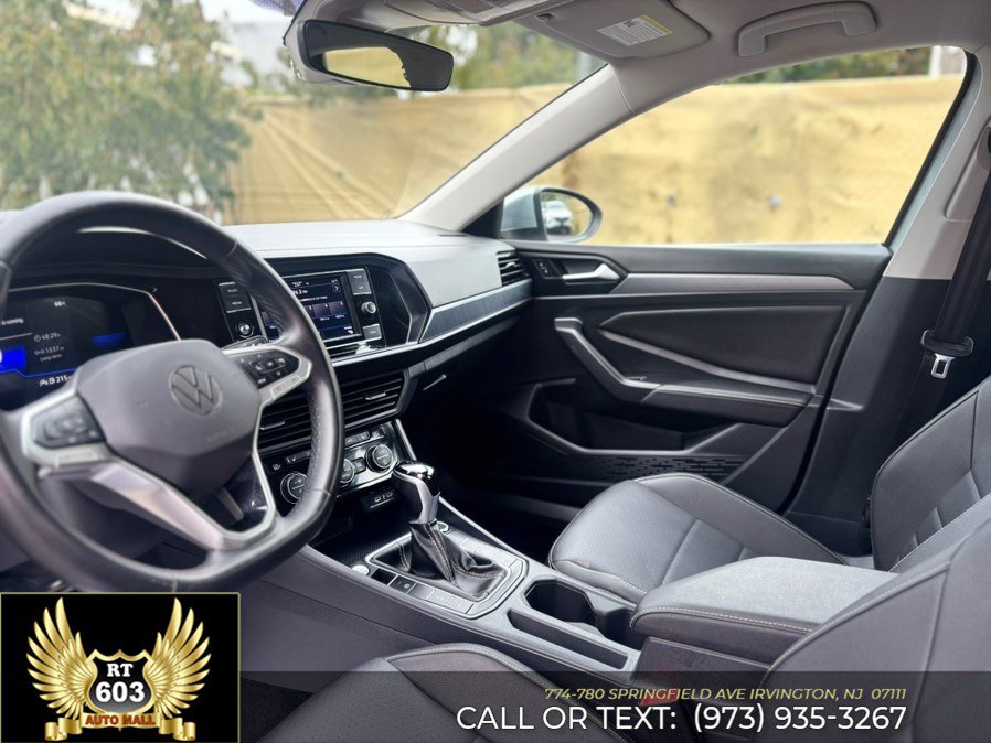 Used 2024 Volkswagen Jetta SE FWD image 17