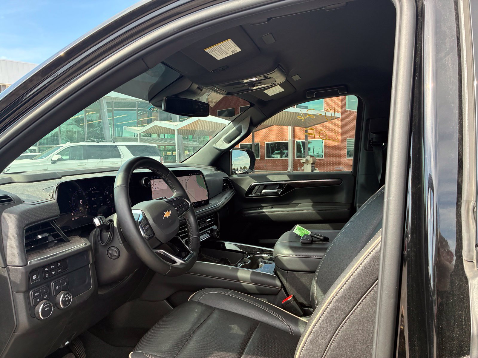 Used 2025 Chevrolet Suburban Premier AWD/4WD image 2