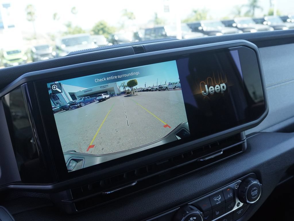 Certified 2025 Jeep Gladiator Sport AWD/4WD image 17