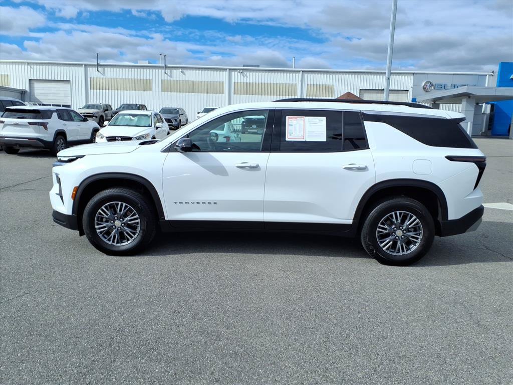 Used 2026 Chevrolet Traverse LT w/ Driver Confidence Package FWD image 7