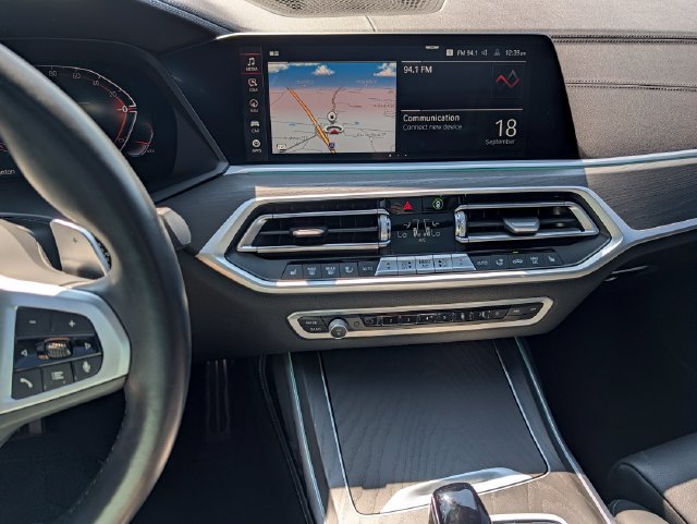 Used 2022 BMW X7 xDrive40i w/ M Sport Package AWD/4WD image 17