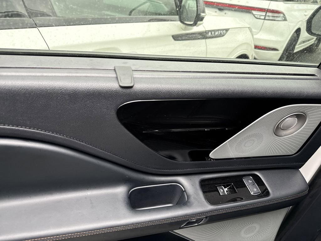 Used 2025 Lincoln Aviator Reserve w/ Equipment Group 201A image 14