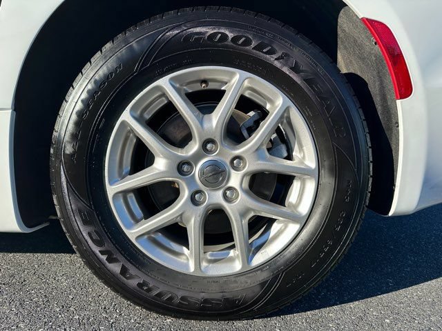 Used 2025 Chrysler Pacifica Select FWD image 29