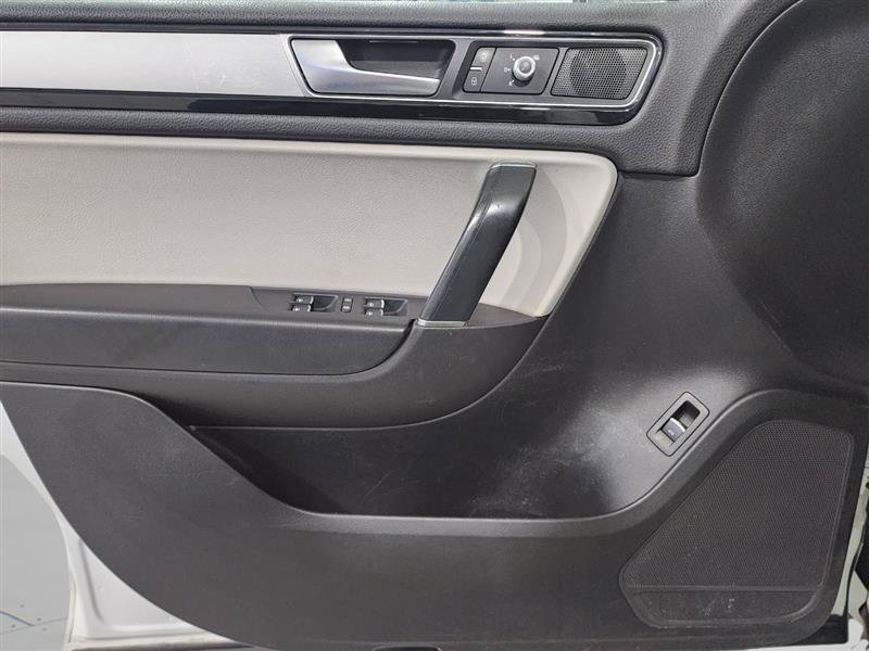 Used 2017 Volkswagen Touareg Wolfsburg Edition AWD/4WD image 20