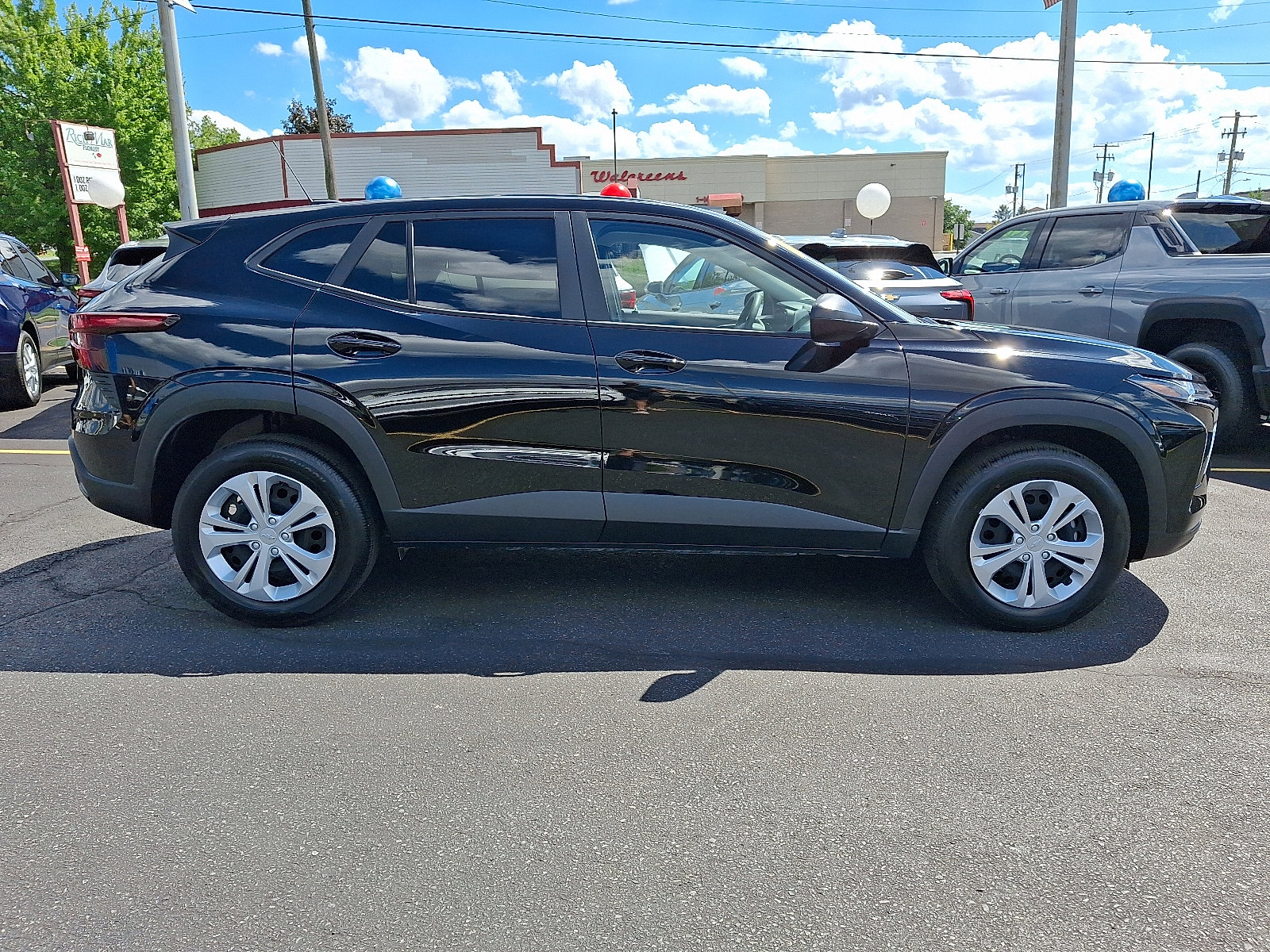 Used 2025 Chevrolet Trax LS image 6