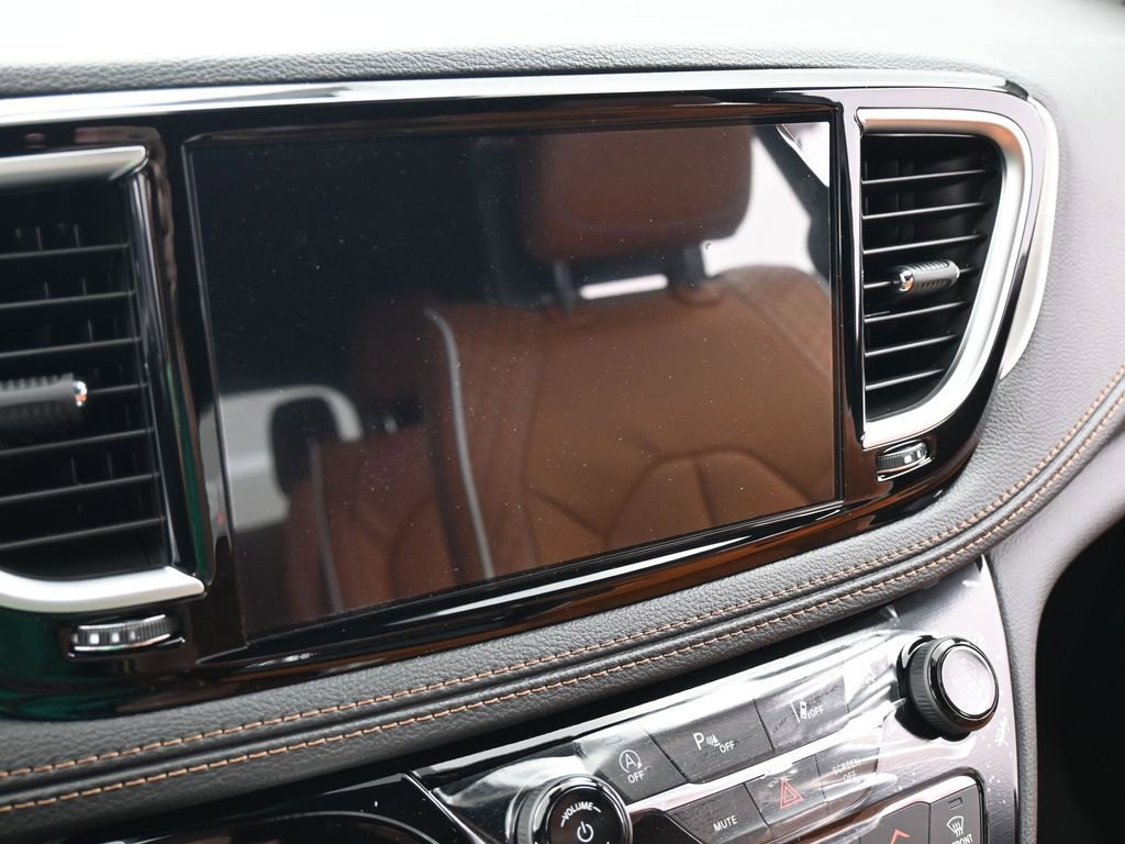 New 2026 Chrysler Pacifica Pinnacle image 24