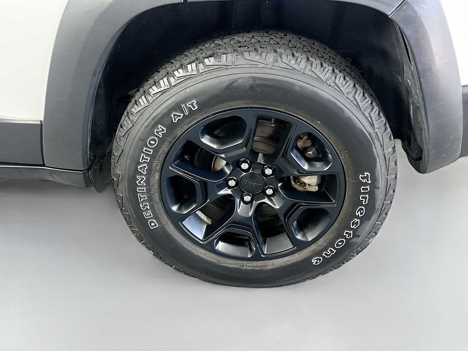 Used 2022 Jeep Cherokee Latitude AWD/4WD image 35