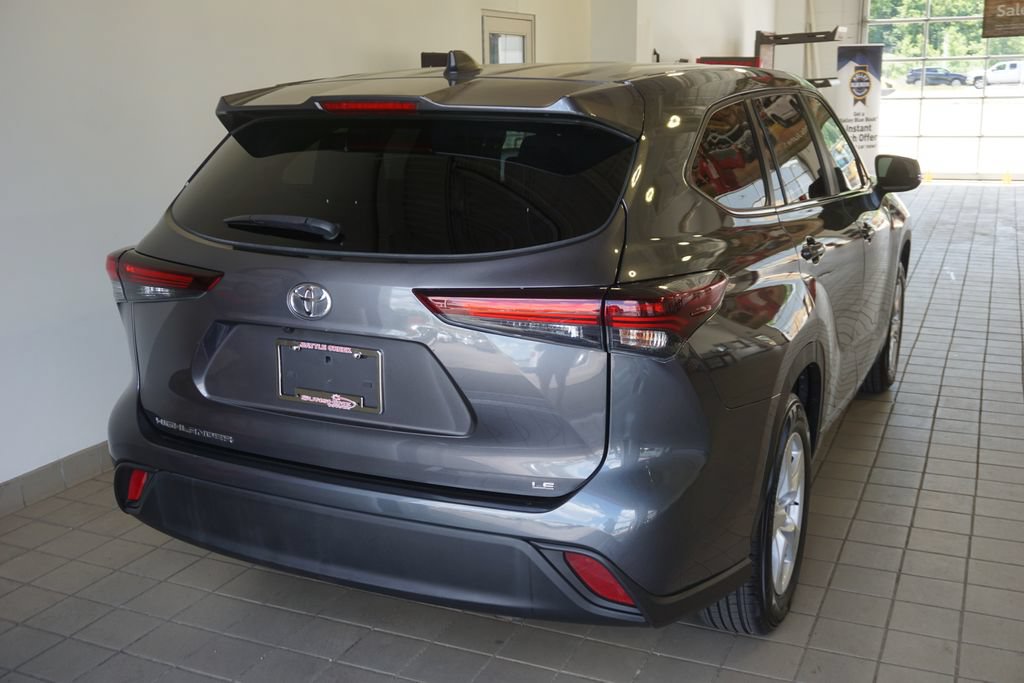 Certified 2024 Toyota Highlander LE FWD image 14
