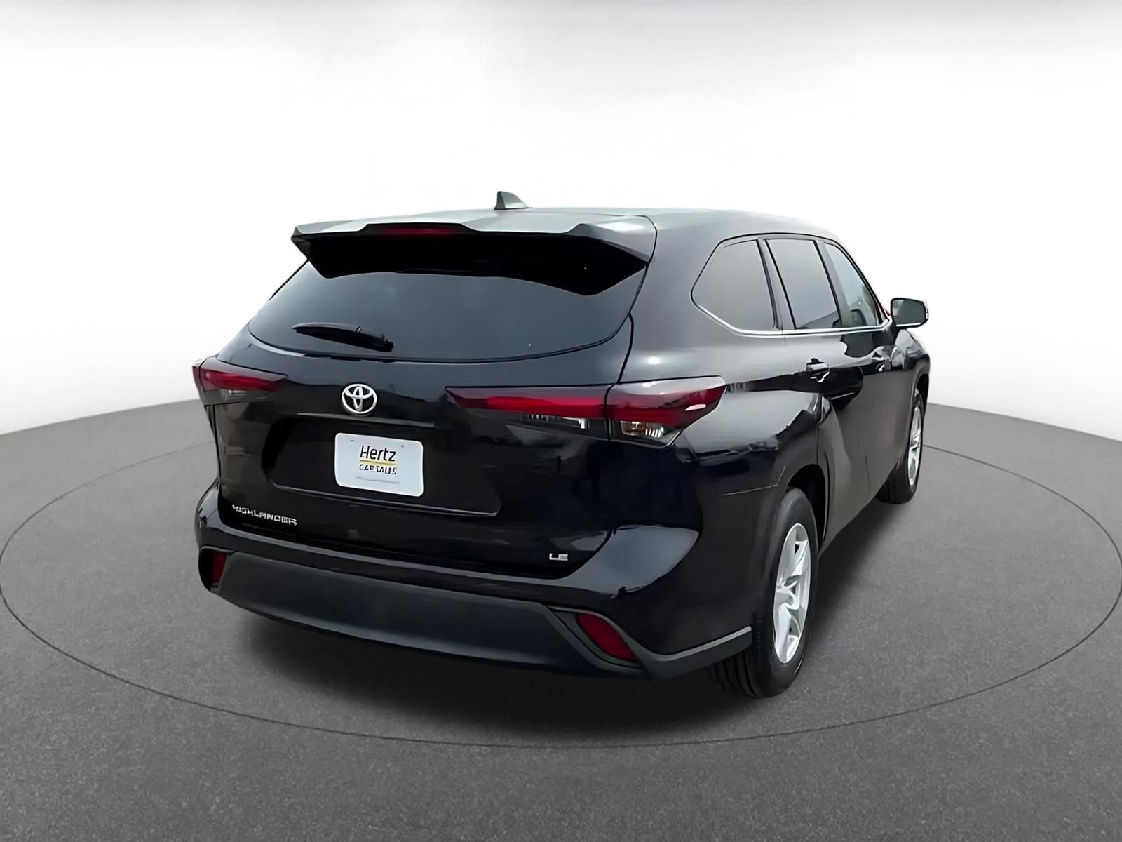 Used 2025 Toyota Highlander LE image 14