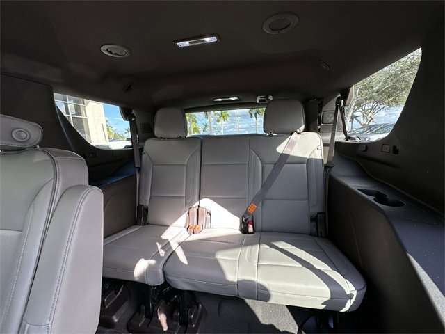 Used 2023 GMC Yukon SLT w/ SLT Luxury Package image 32