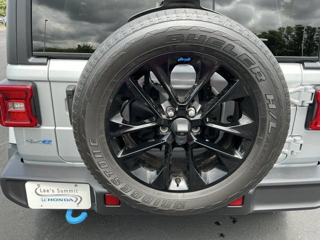 Used 2023 Jeep Wrangler Unlimited Sahara AWD/4WD image 6