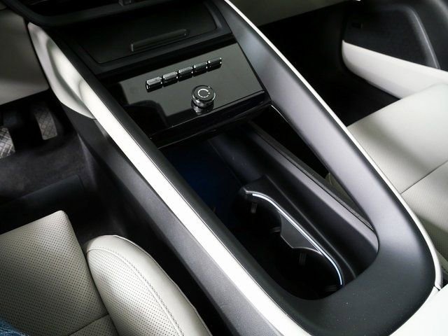 New 2026 Porsche Macan 4 Electric AWD/4WD image 17