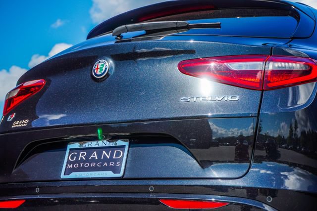 Used 2023 Alfa Romeo Stelvio Veloce AWD/4WD image 14