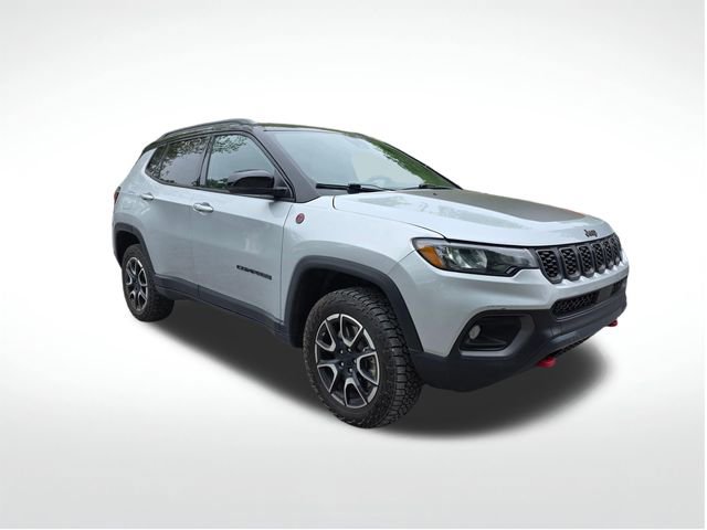 Used 2024 Jeep Compass Trailhawk image 2