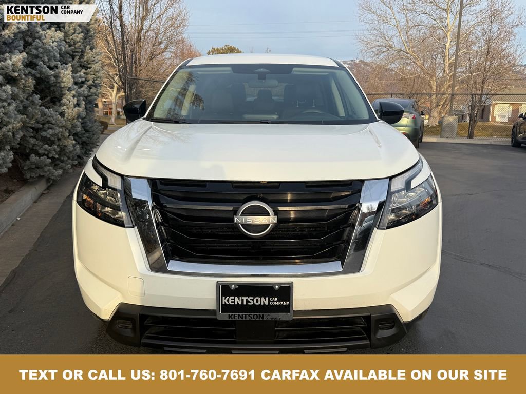 Used 2024 Nissan Pathfinder S image 2