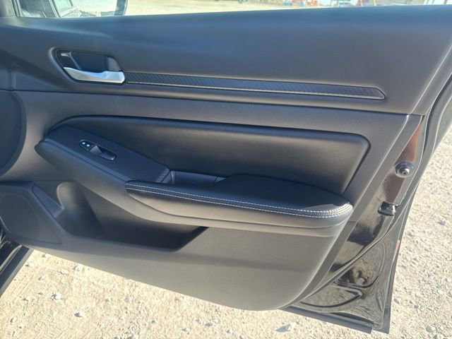 Used 2024 Nissan Altima 2.5 SV FWD image 17