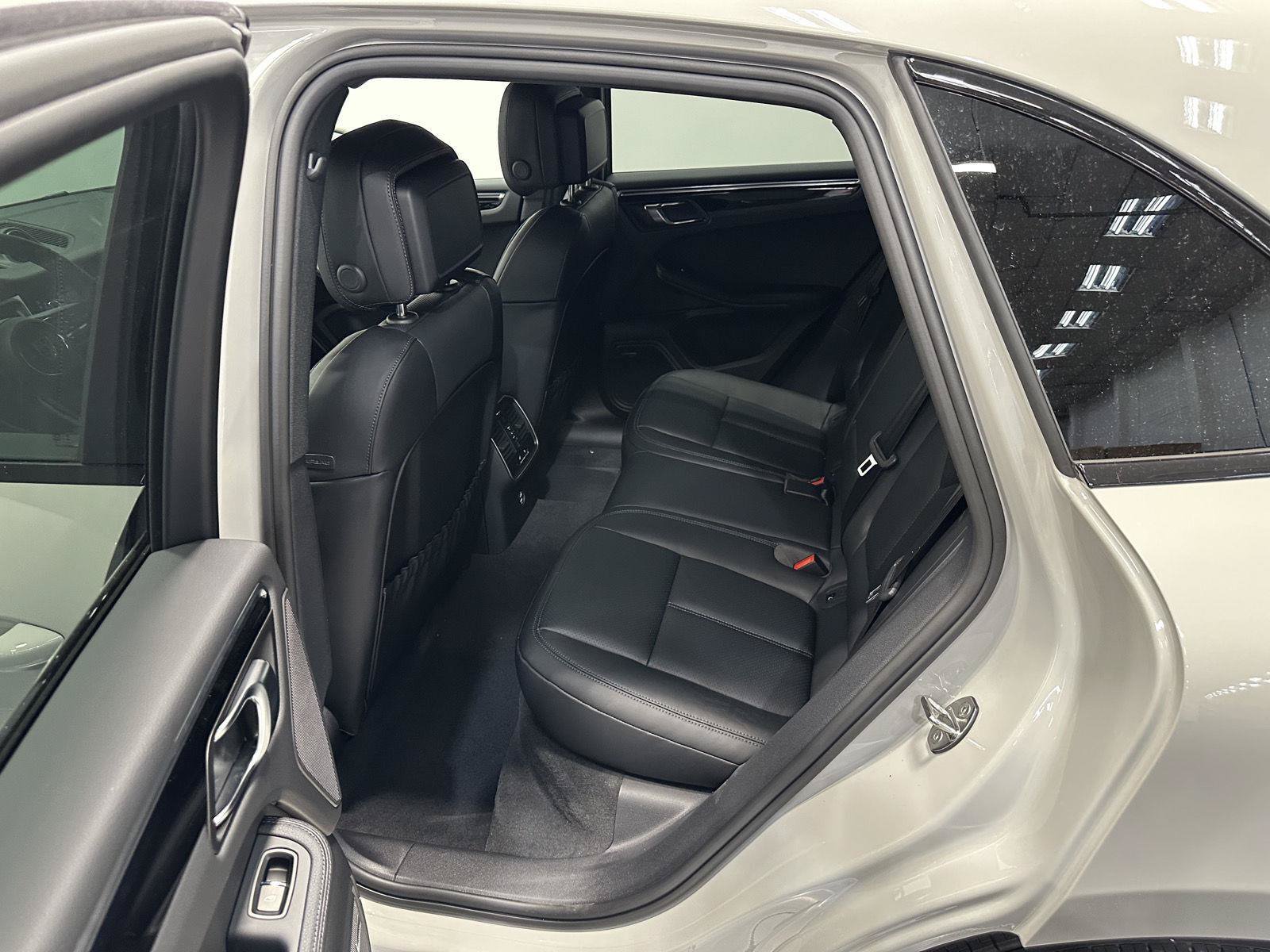 New 2026 Porsche Macan AWD/4WD image 34
