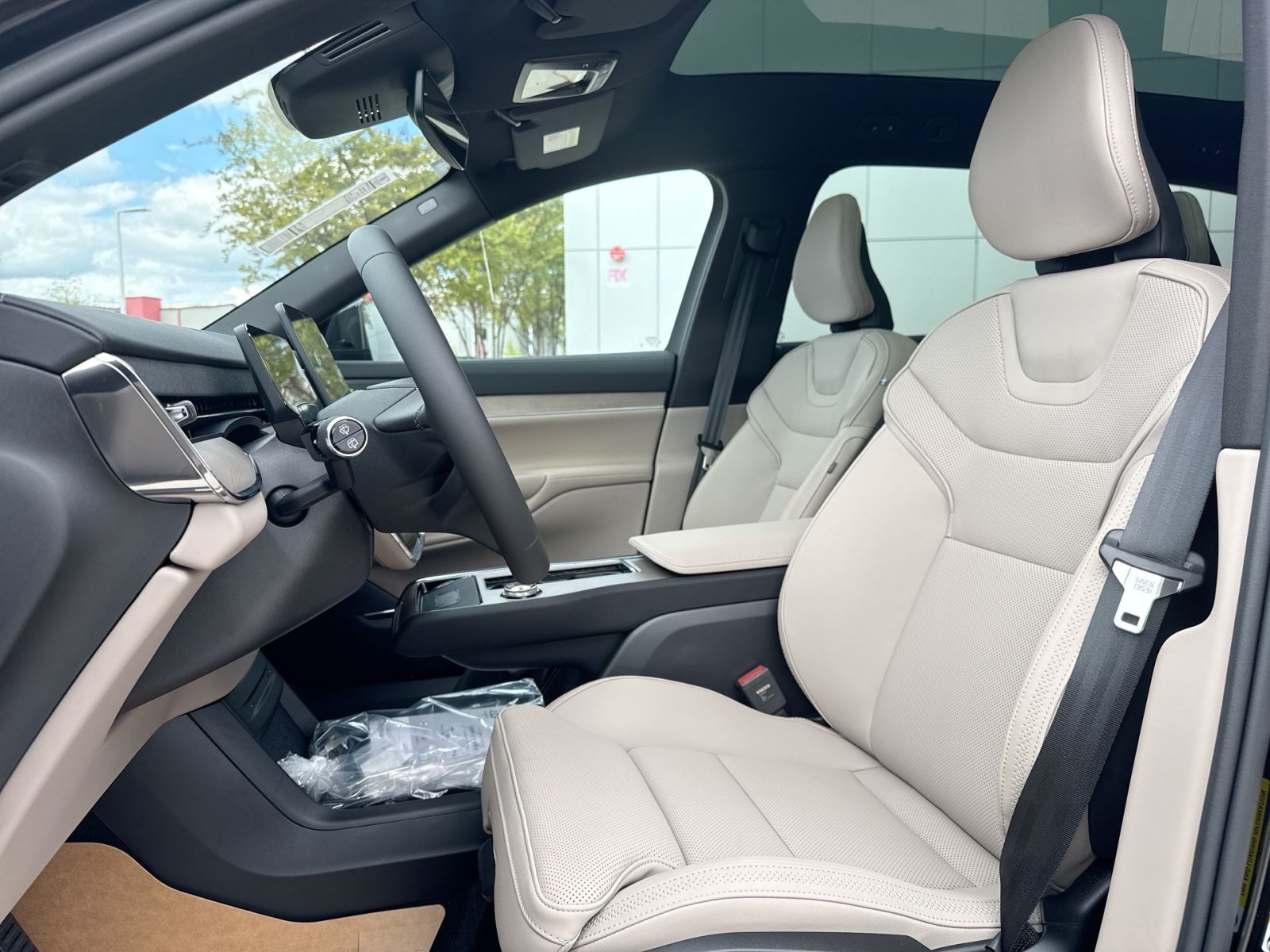 New 2026 Volvo EX90 Plus AWD/4WD image 13