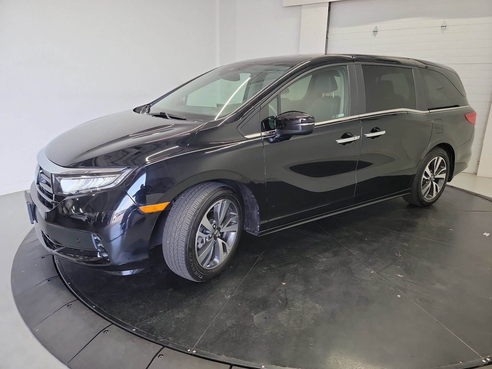 Certified 2024 Honda Odyssey Touring video 3