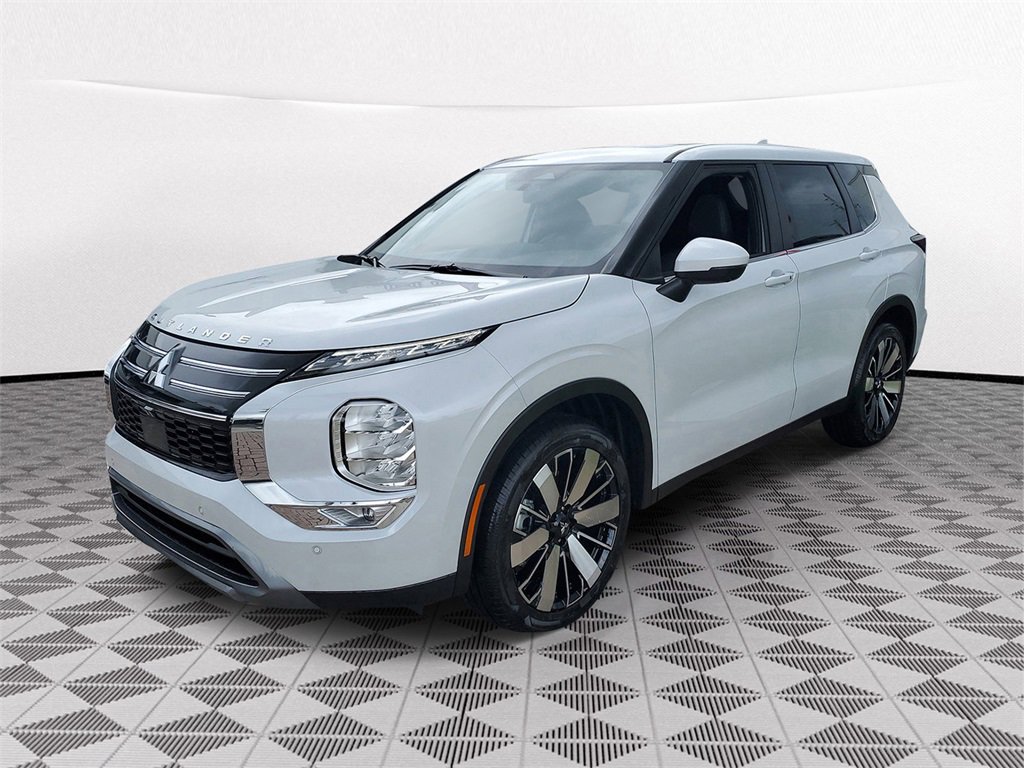 New 2025 Mitsubishi Outlander SE image 3