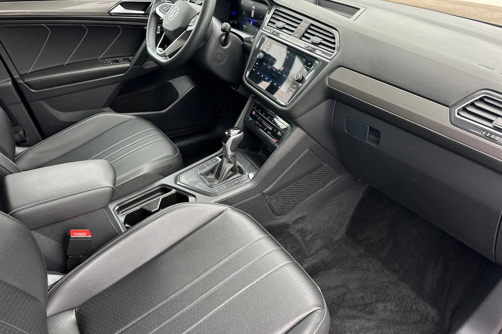 Used 2023 Volkswagen Tiguan SE FWD image 17
