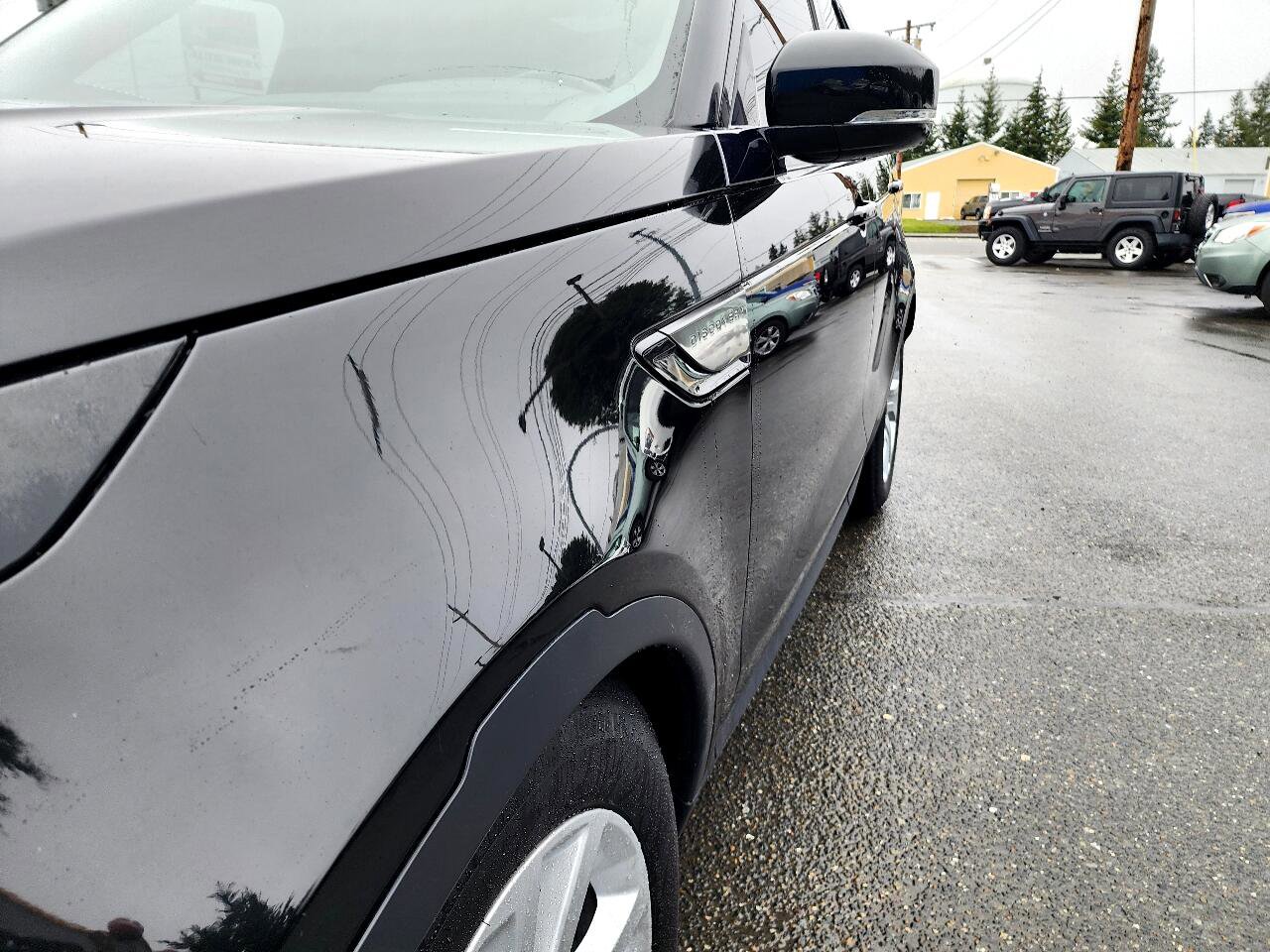 Used 2017 Land Rover Discovery SE image 33