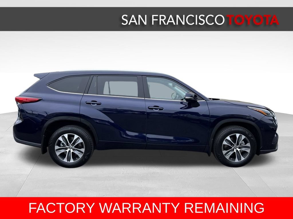 Used 2022 Toyota Highlander XLE AWD/4WD image 6