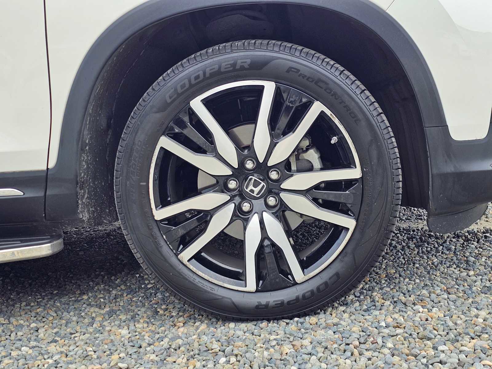 Used 2019 Honda Pilot Touring image 9