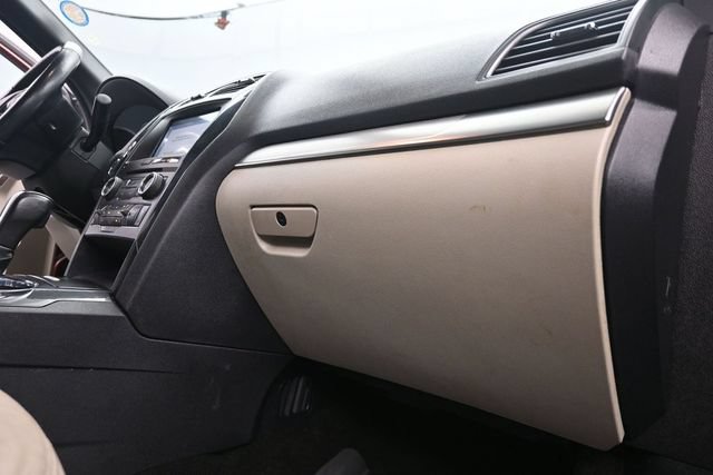 Used 2018 Ford Explorer XLT w/ Equipment Group 202A AWD/4WD image 44