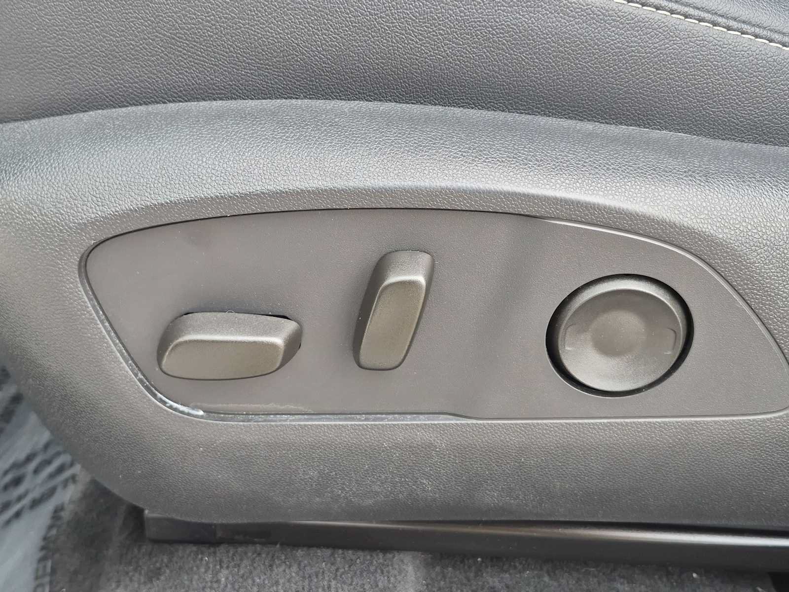 Used 2025 Chevrolet Traverse LT AWD/4WD image 18